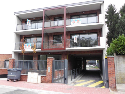 IMMEUBLE DE BUREAUX ET LOGEMENTS